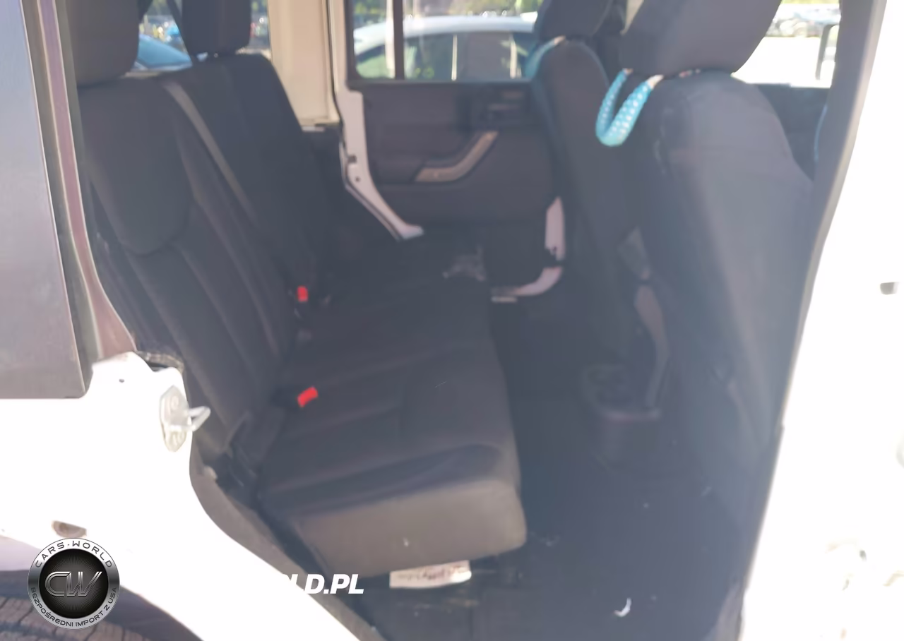 2016 Jeep Wrangler Unlimited Sport VIN:1C4BJWDG7GL154701 - 8