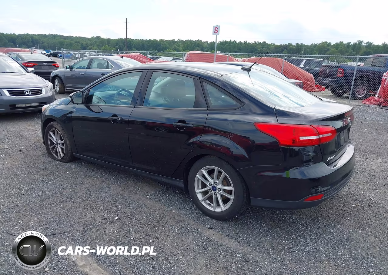 2017 Ford Focus Se VIN:1FADP3F20HL275469 - 3