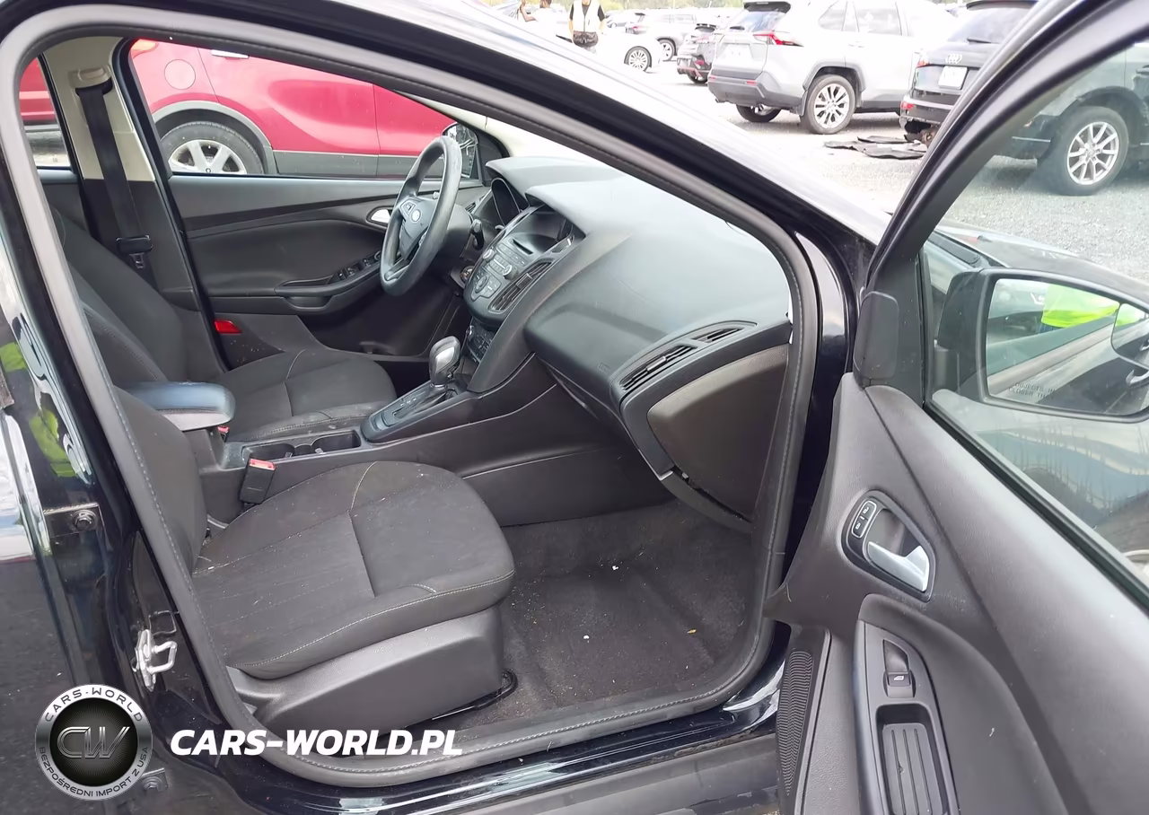 2017 Ford Focus Se VIN:1FADP3F20HL275469 - 5