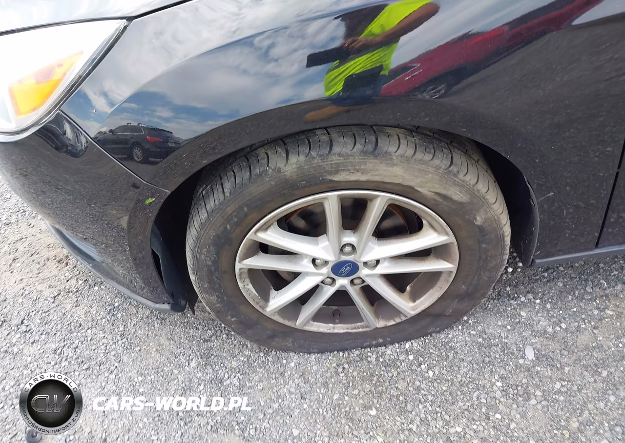 2017 Ford Focus Se VIN:1FADP3F20HL275469 - 6