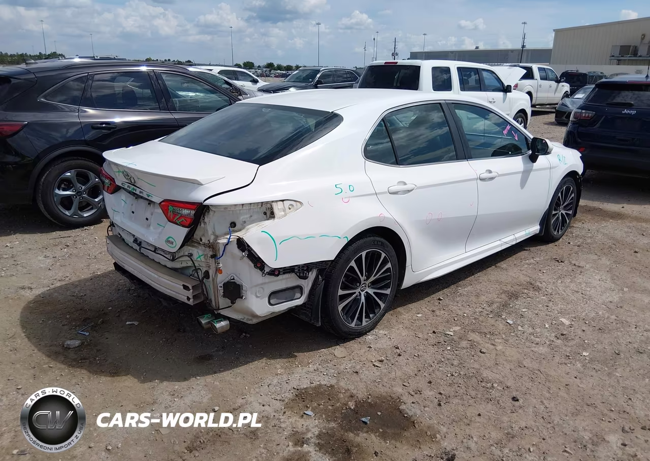 2018 Toyota Camry Se VIN:4T1B11HK4JU035552 - 4
