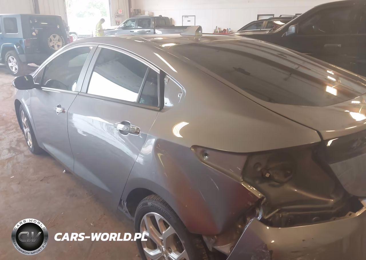 2018 Chevrolet Volt Premier VIN:1G1RD6S5XJU149946 - 3
