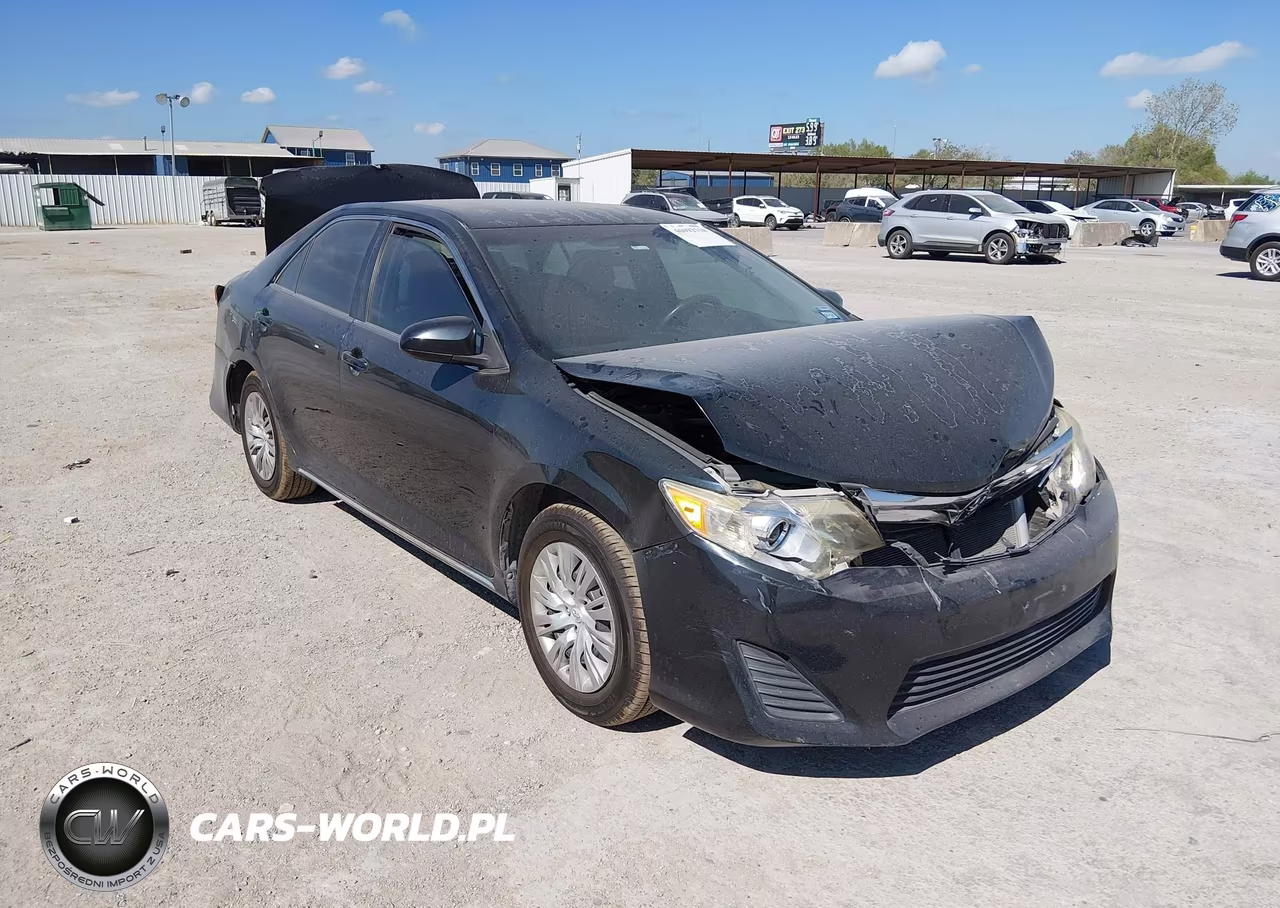 2014 Toyota Camry Le – zdjęcie 1 z 16