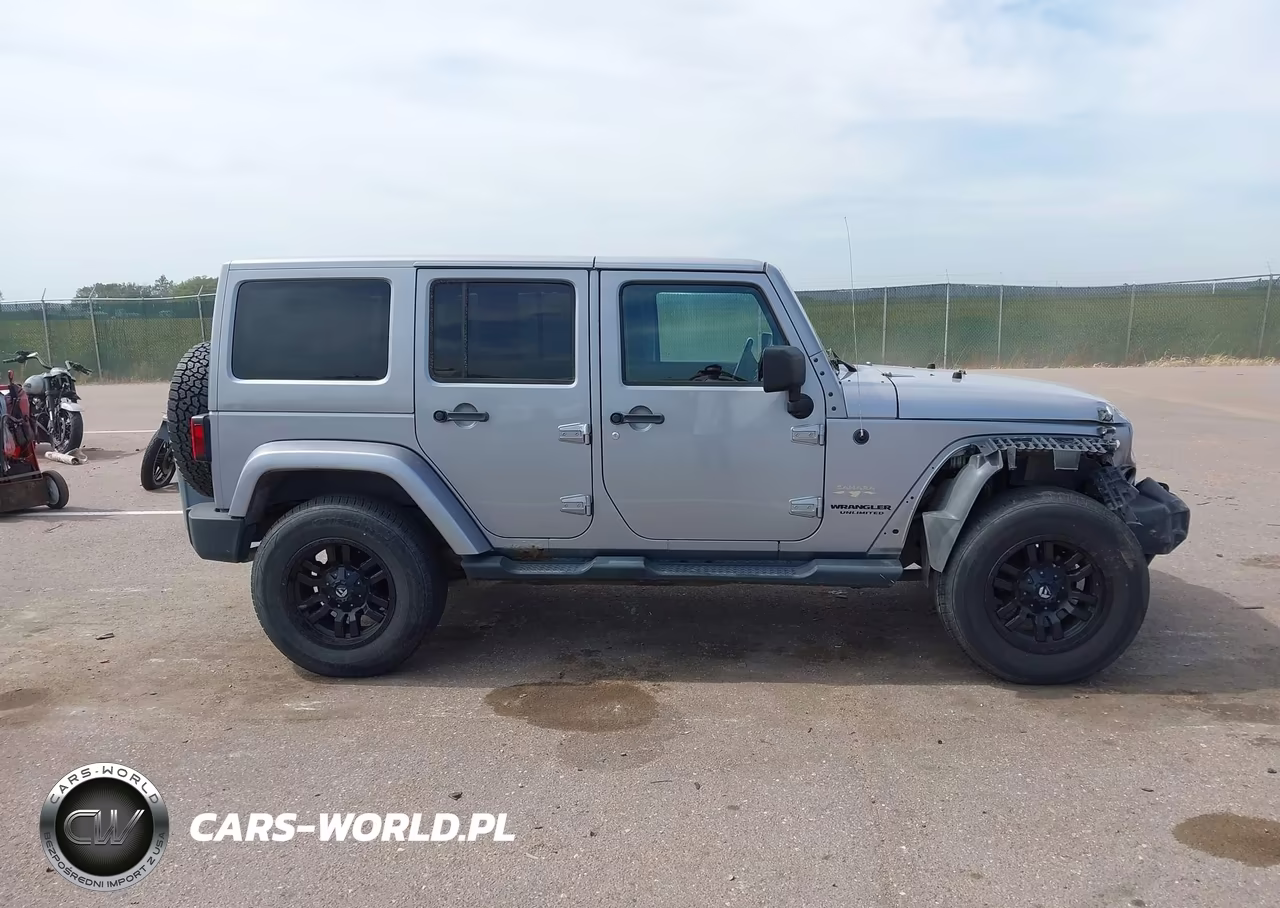 2013 Jeep Wrangler Unlimited Sahara VIN:1C4BJWEG2DL627785 - 13