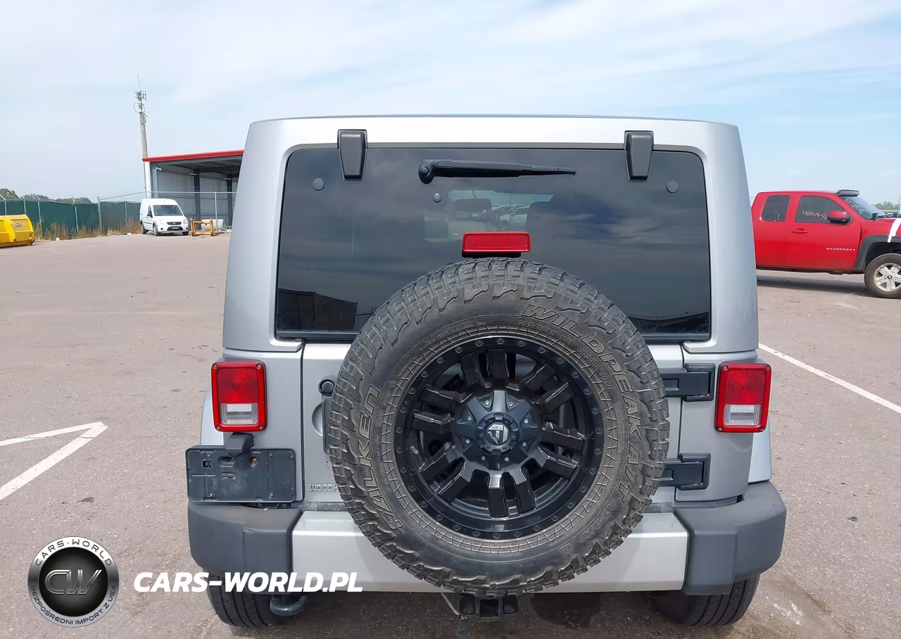 2013 Jeep Wrangler Unlimited Sahara VIN:1C4BJWEG2DL627785 - 16