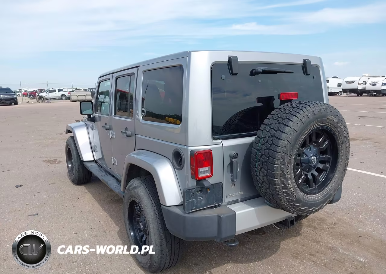 2013 Jeep Wrangler Unlimited Sahara VIN:1C4BJWEG2DL627785 - 3