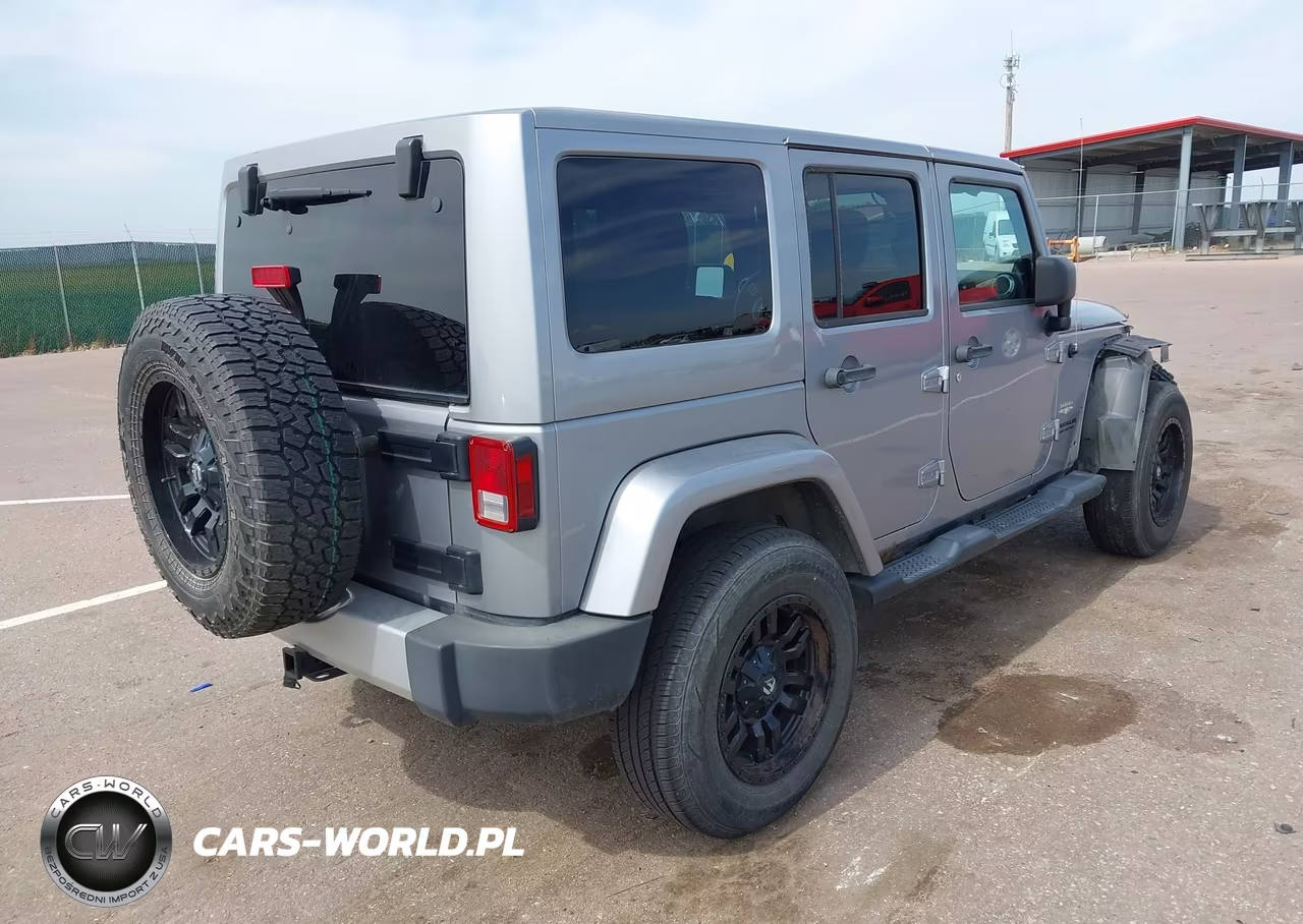 2013 Jeep Wrangler Unlimited Sahara VIN:1C4BJWEG2DL627785 - 4
