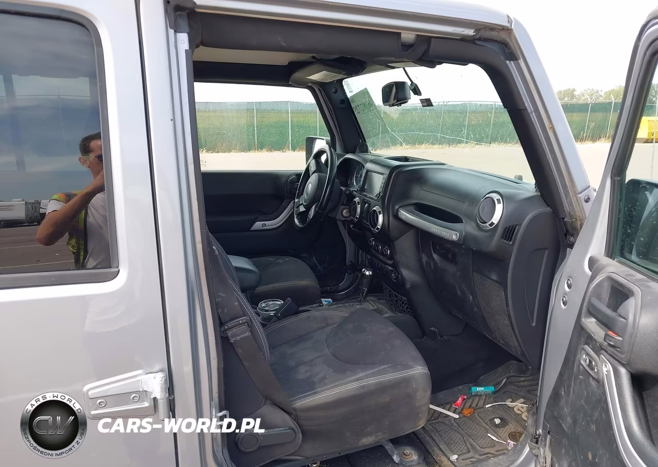 2013 Jeep Wrangler Unlimited Sahara VIN:1C4BJWEG2DL627785 - 5