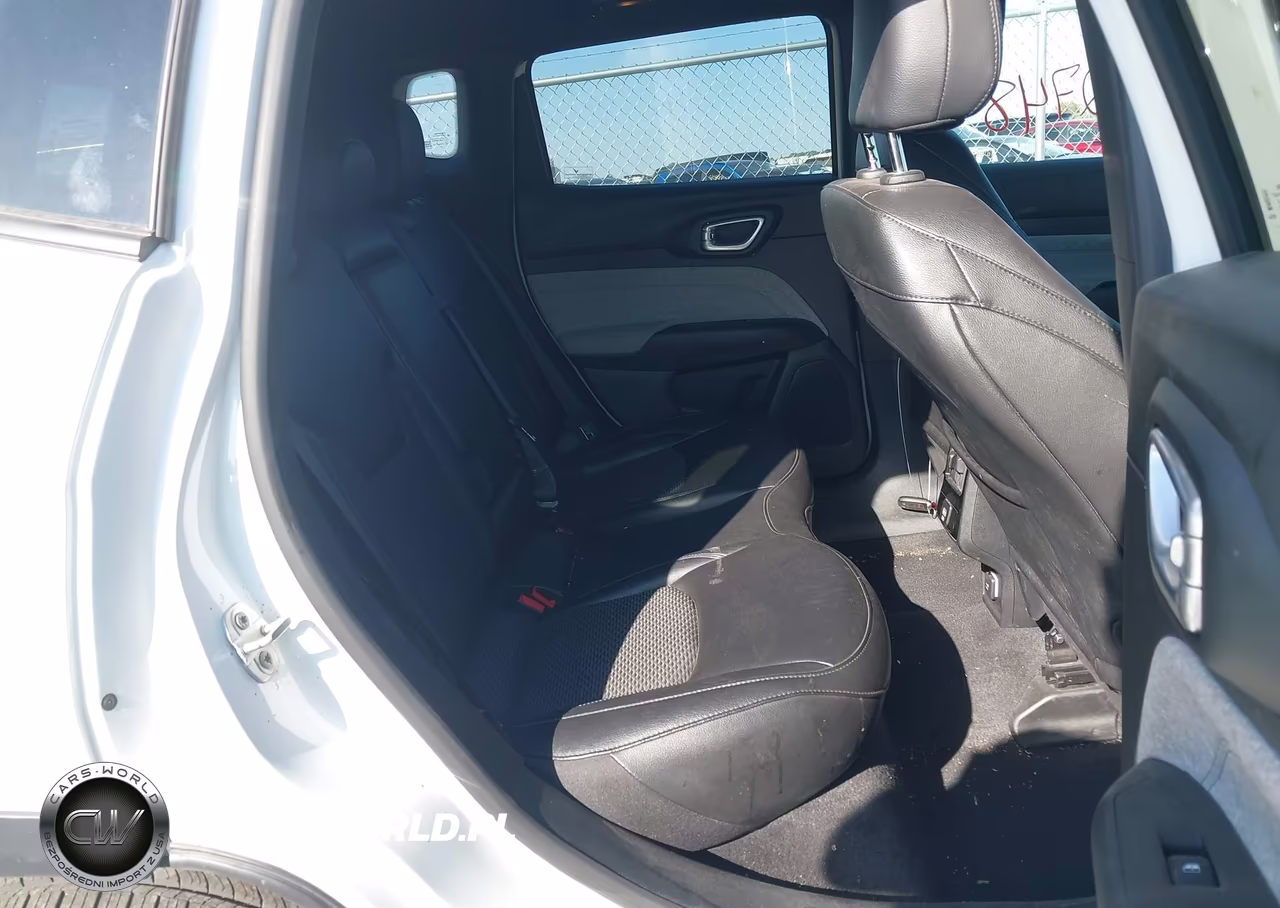 2024 Jeep Compass Latitude 4X4 VIN:3C4NJDBN8RT118137 - 8