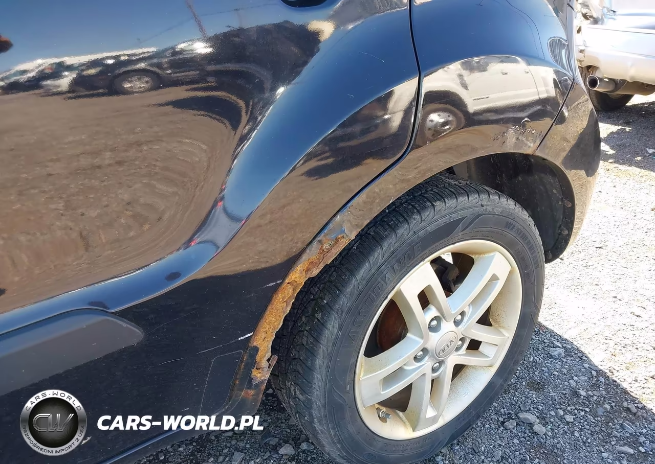 2011 Kia Soul + VIN:KNDJT2A2XB7733786 - 12