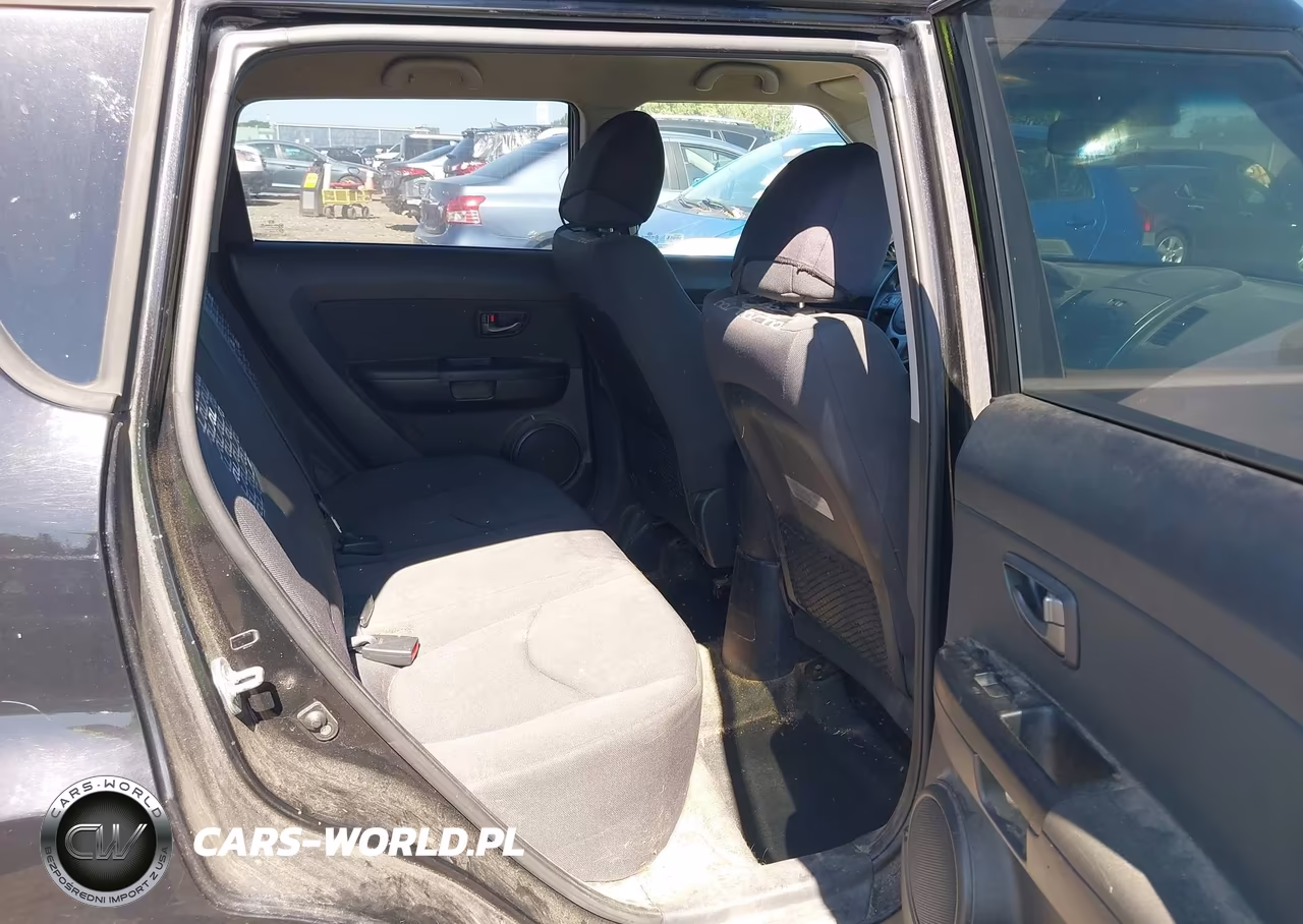 2011 Kia Soul + VIN:KNDJT2A2XB7733786 - 8