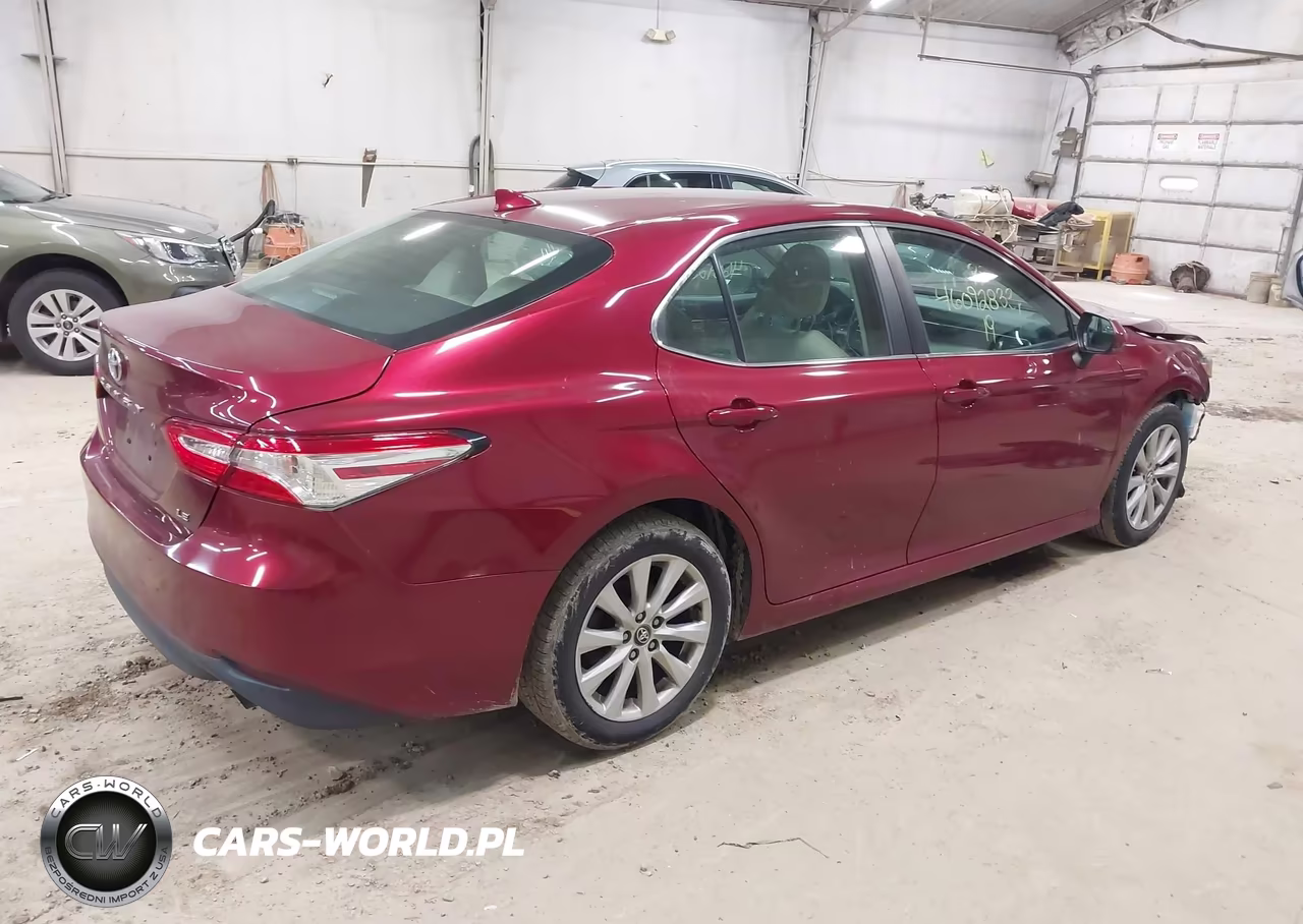 2019 Toyota Camry Le VIN:4T1B11HK1KU697235 - 4