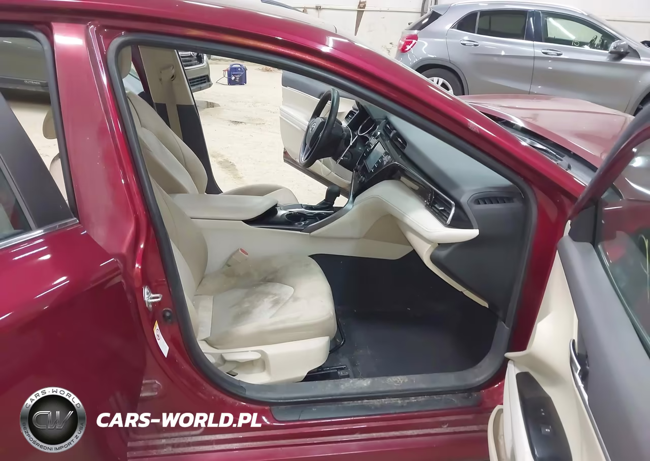 2019 Toyota Camry Le VIN:4T1B11HK1KU697235 - 5