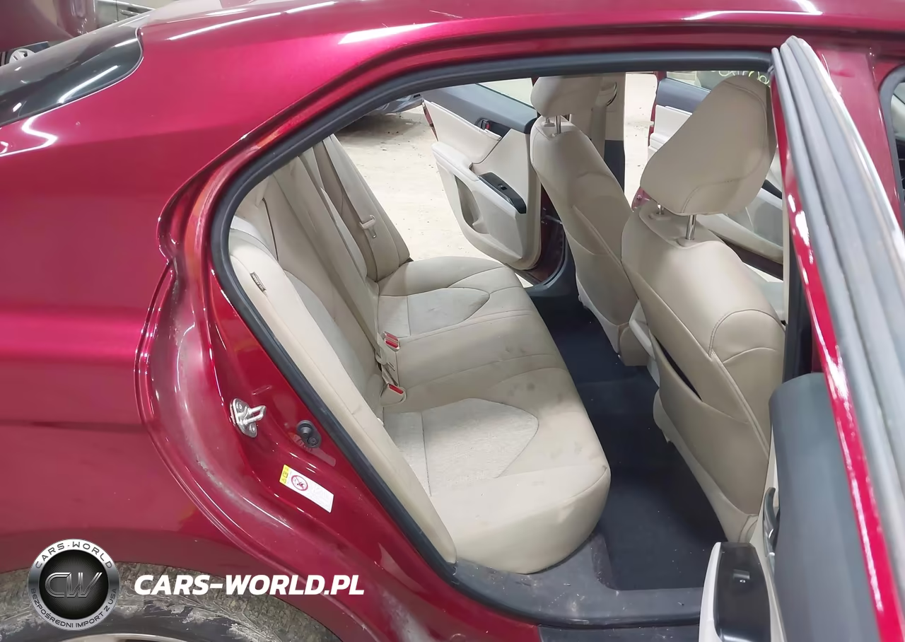 2019 Toyota Camry Le VIN:4T1B11HK1KU697235 - 8