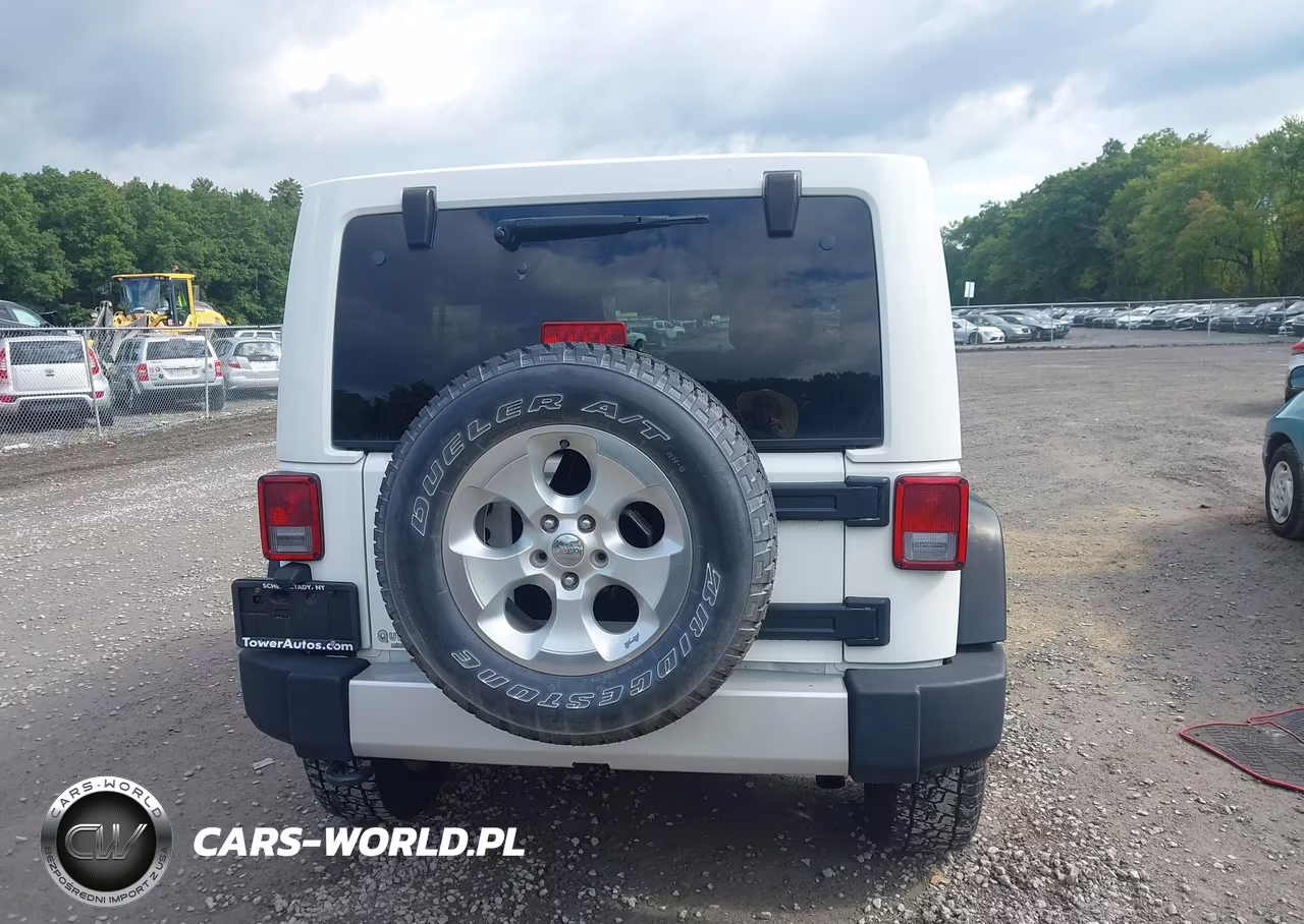 2014 Jeep Wrangler Unlimited Sahara VIN:1C4HJWEG5EL262076 - 16