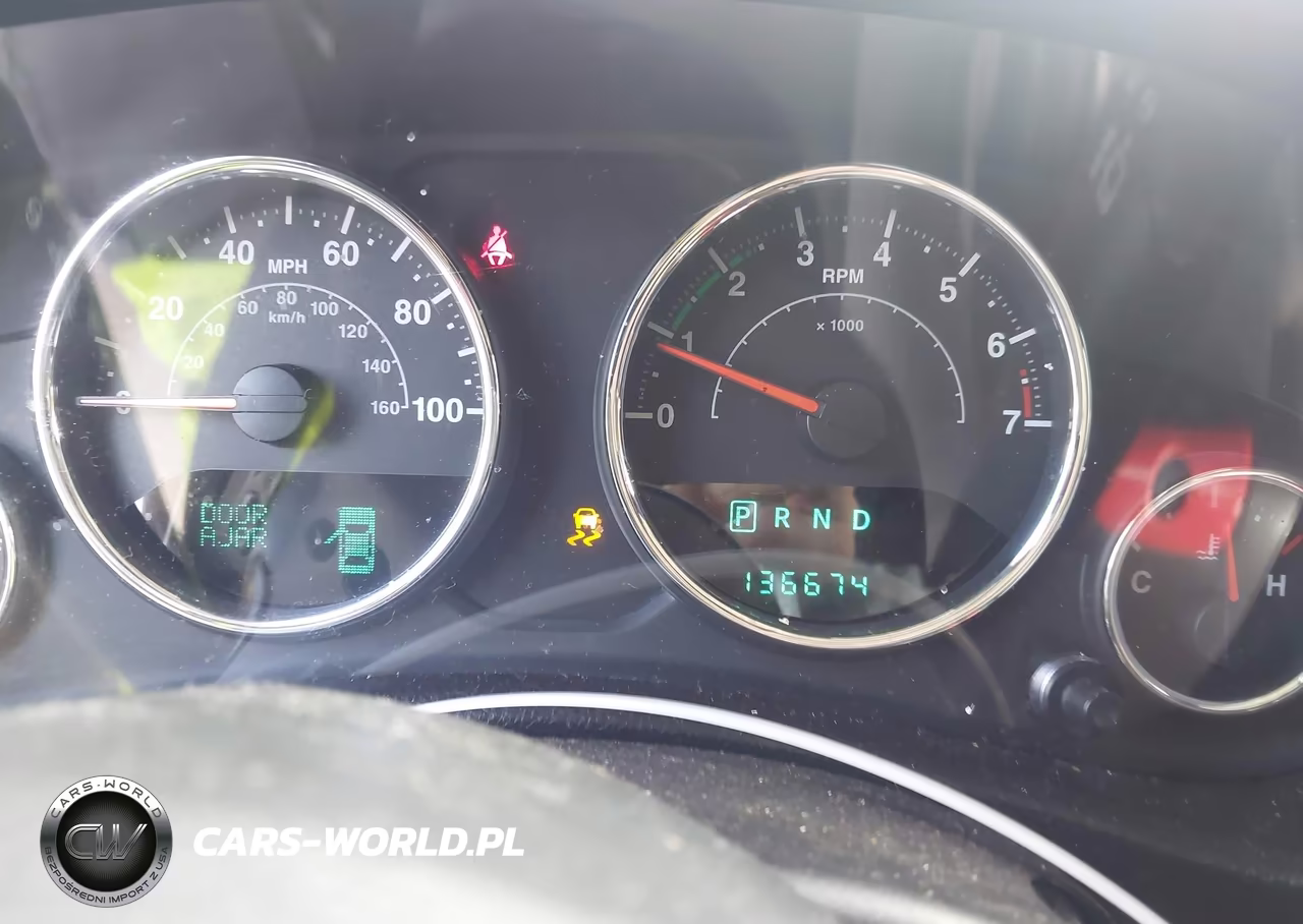 2014 Jeep Wrangler Unlimited Sahara VIN:1C4HJWEG5EL262076 - 7