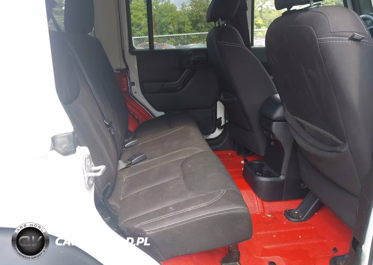 2014 Jeep Wrangler Unlimited Sahara VIN:1C4HJWEG5EL262076 - 8
