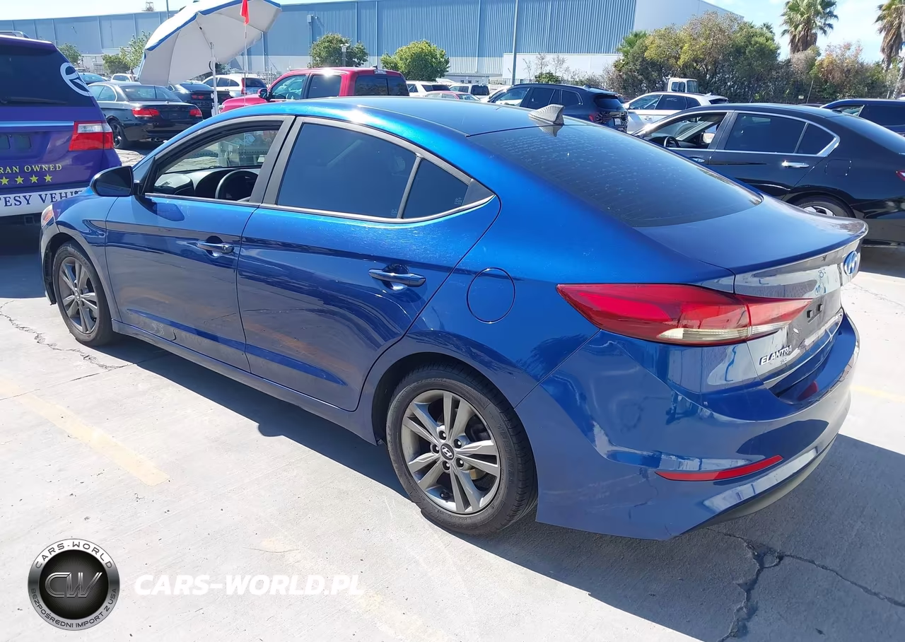 2018 Hyundai Elantra Sel VIN:5NPD84LF4JH315227 - 3
