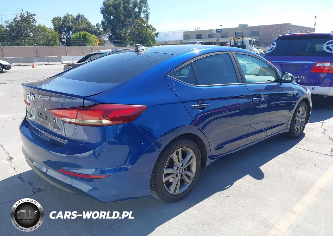 2018 Hyundai Elantra Sel VIN:5NPD84LF4JH315227 - 4