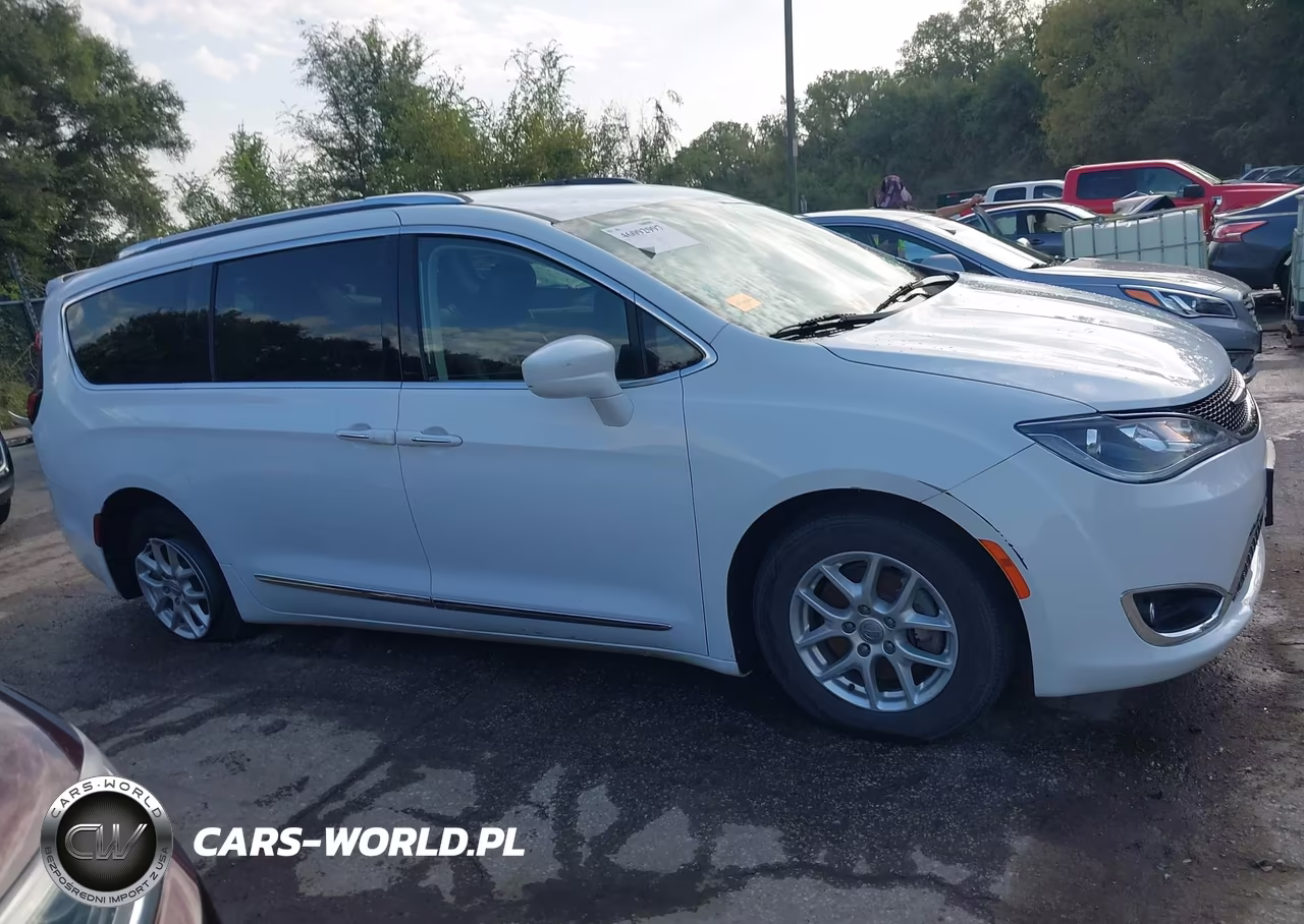2020 Chrysler Pacifica Touring L VIN:2C4RC1BG6LR287210 - 13
