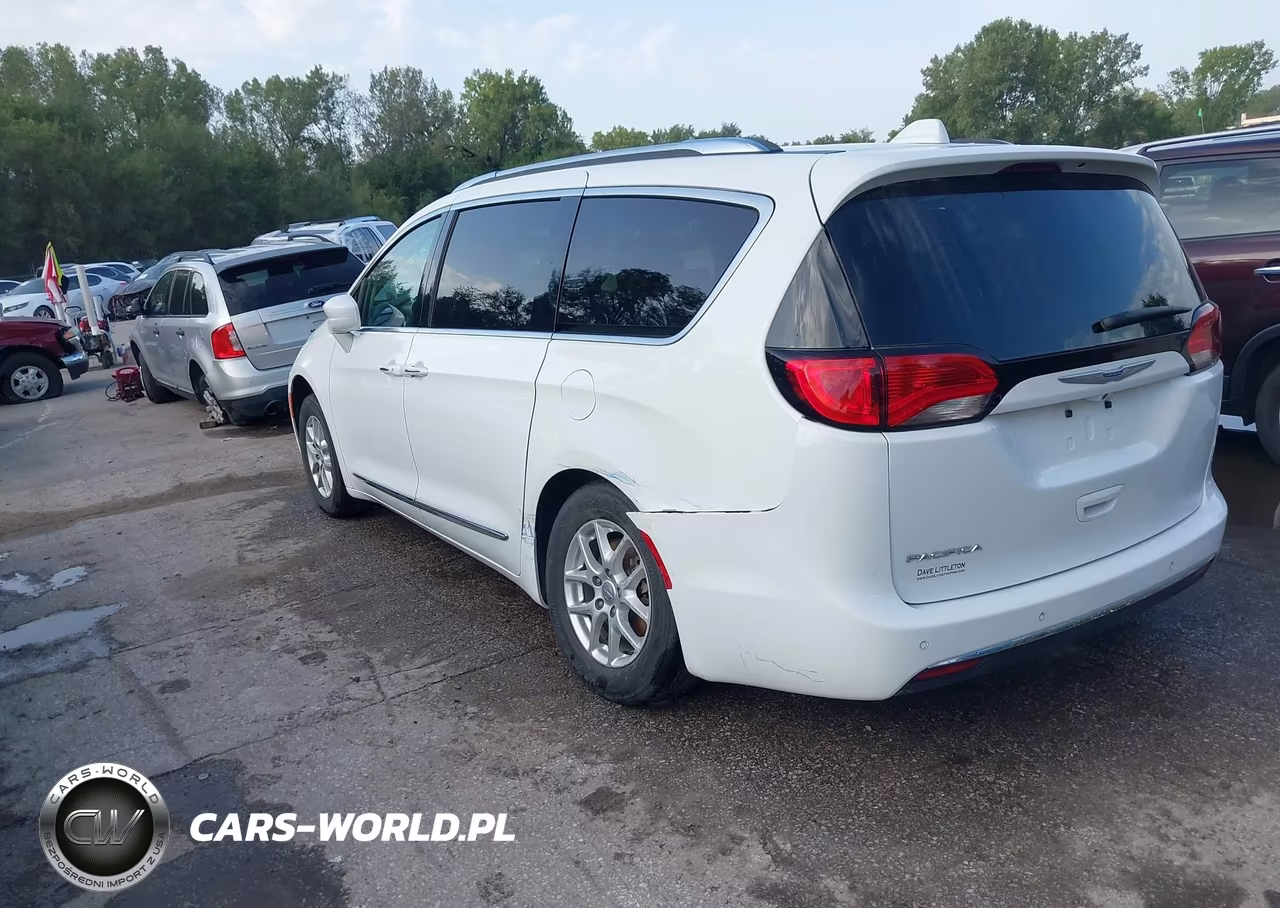 2020 Chrysler Pacifica Touring L VIN:2C4RC1BG6LR287210 - 3