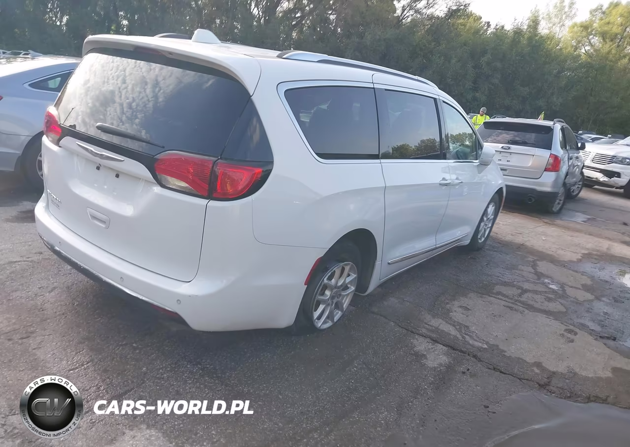 2020 Chrysler Pacifica Touring L VIN:2C4RC1BG6LR287210 - 4