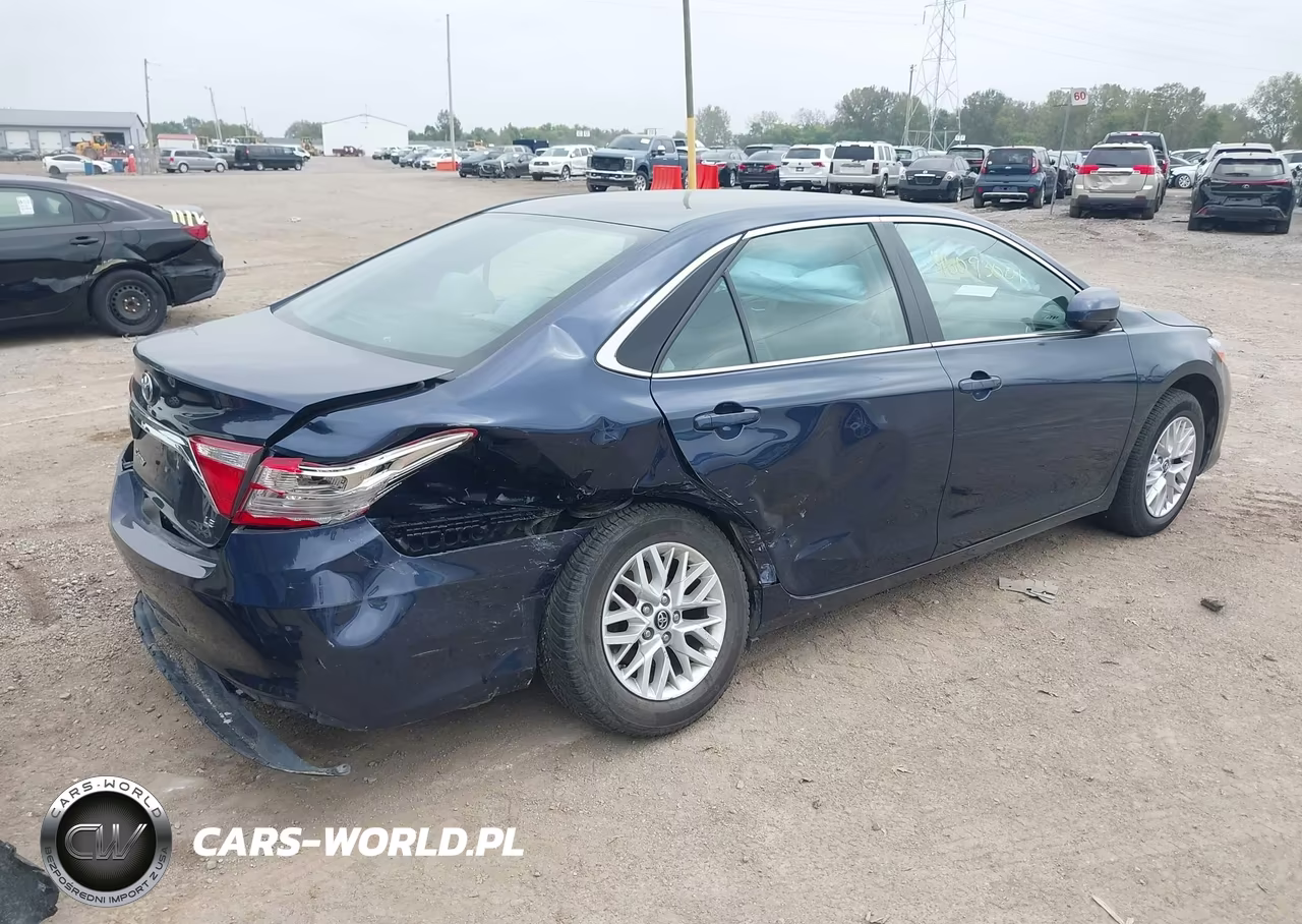 2017 Toyota Camry Le VIN:4T1BF1FK8HU705084 - 4