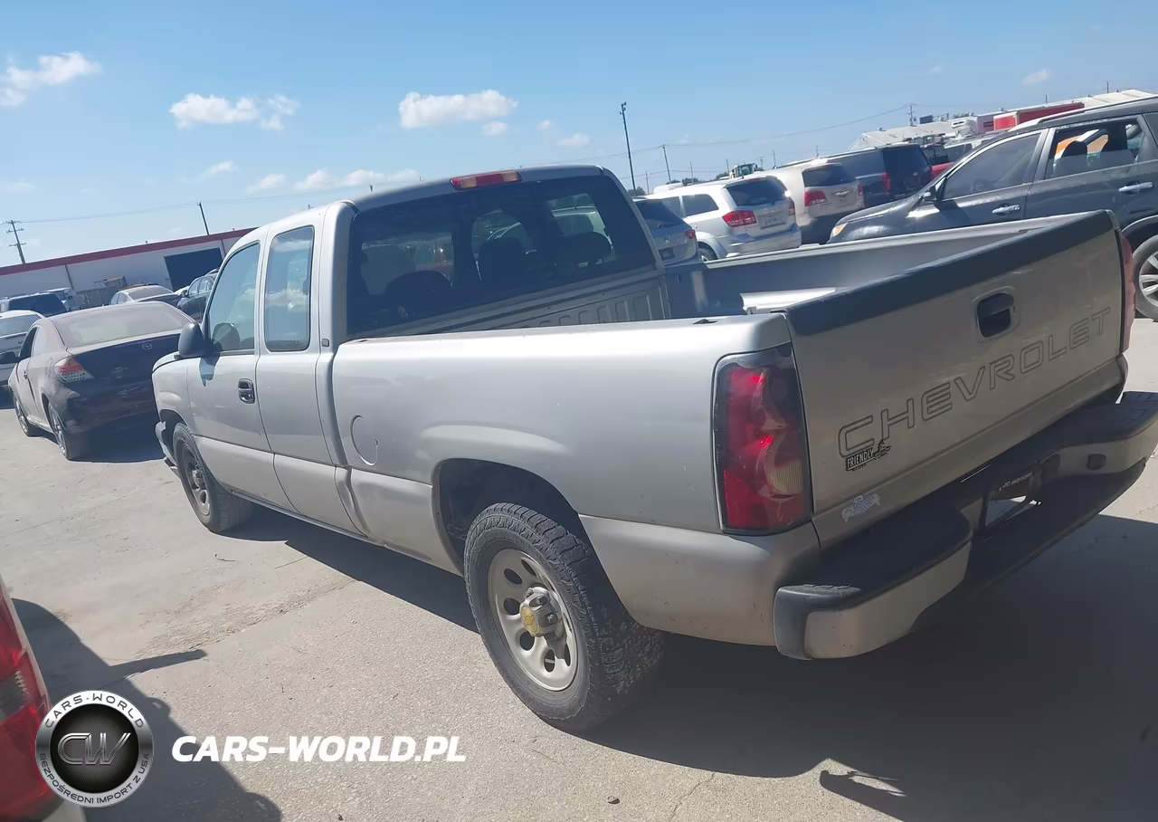 2005 Chevrolet Silverado 1500 Work Truck VIN:2GCEC19V051319833 - 3