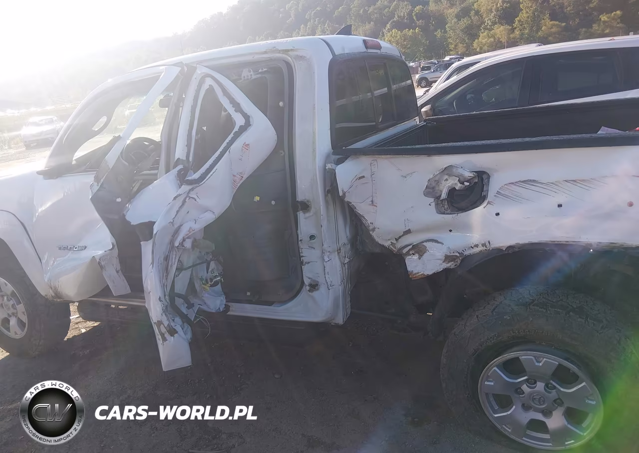 2015 Toyota Tacoma VIN:5TFUX4EN4FX030482 - 14