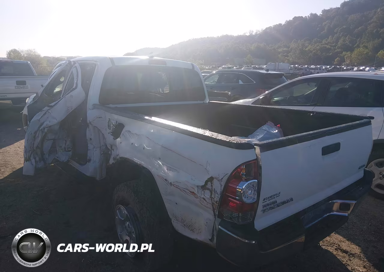 2015 Toyota Tacoma VIN:5TFUX4EN4FX030482 - 3