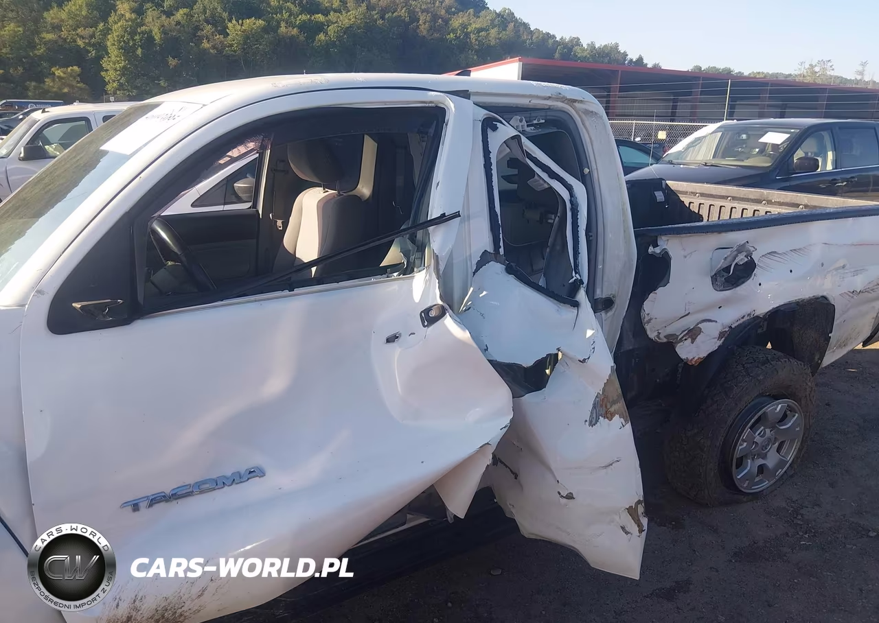 2015 Toyota Tacoma VIN:5TFUX4EN4FX030482 - 6