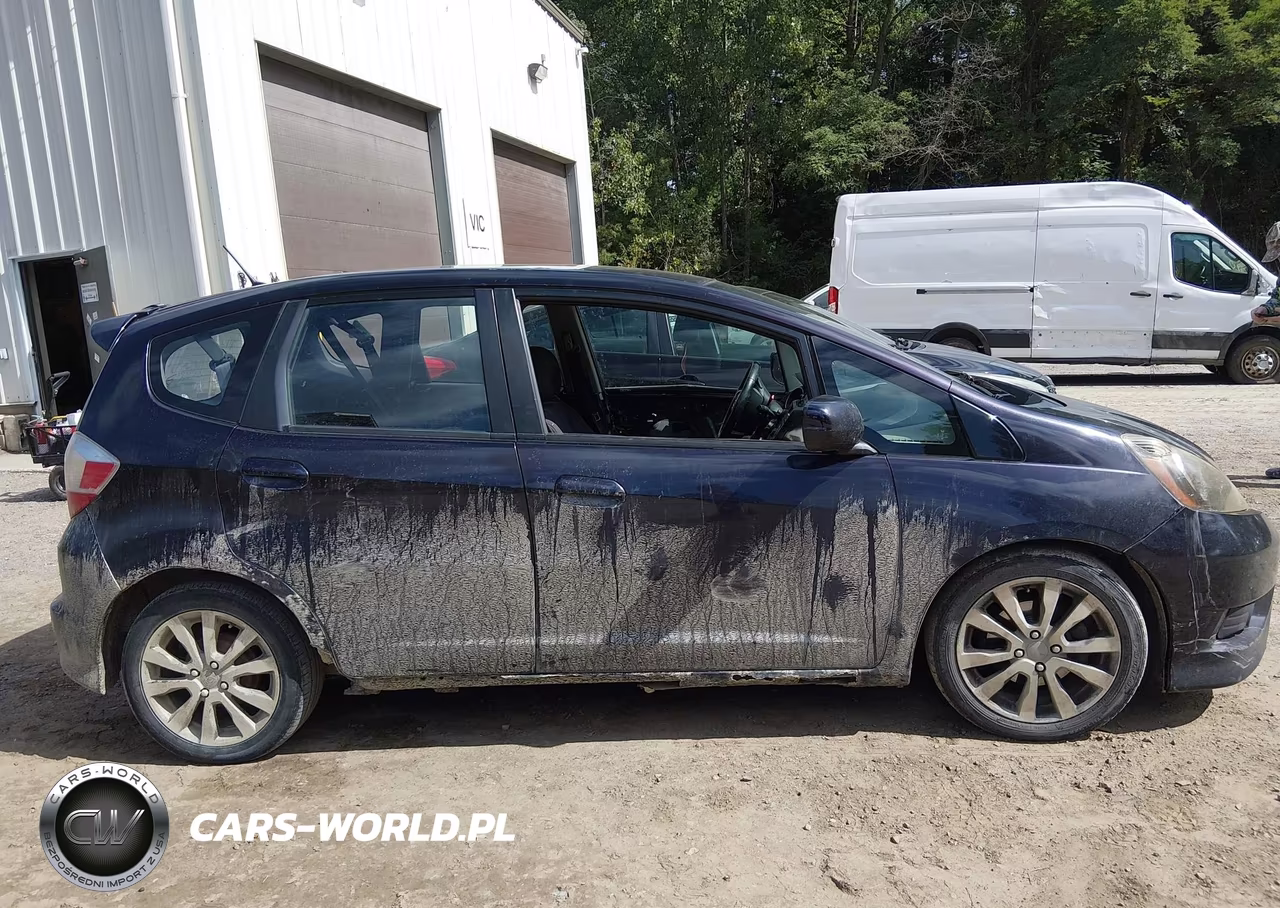 2013 Honda Fit Sport VIN:JHMGE8G52DC055049 - 13