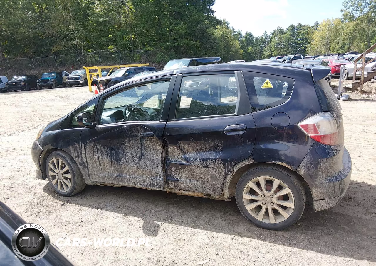 2013 Honda Fit Sport VIN:JHMGE8G52DC055049 - 14