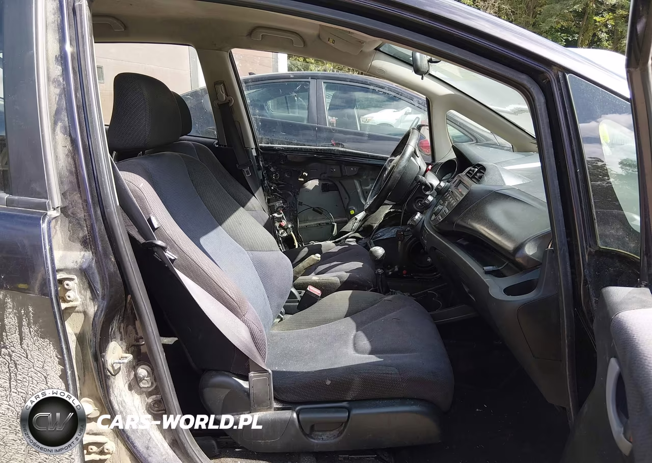 2013 Honda Fit Sport VIN:JHMGE8G52DC055049 - 5