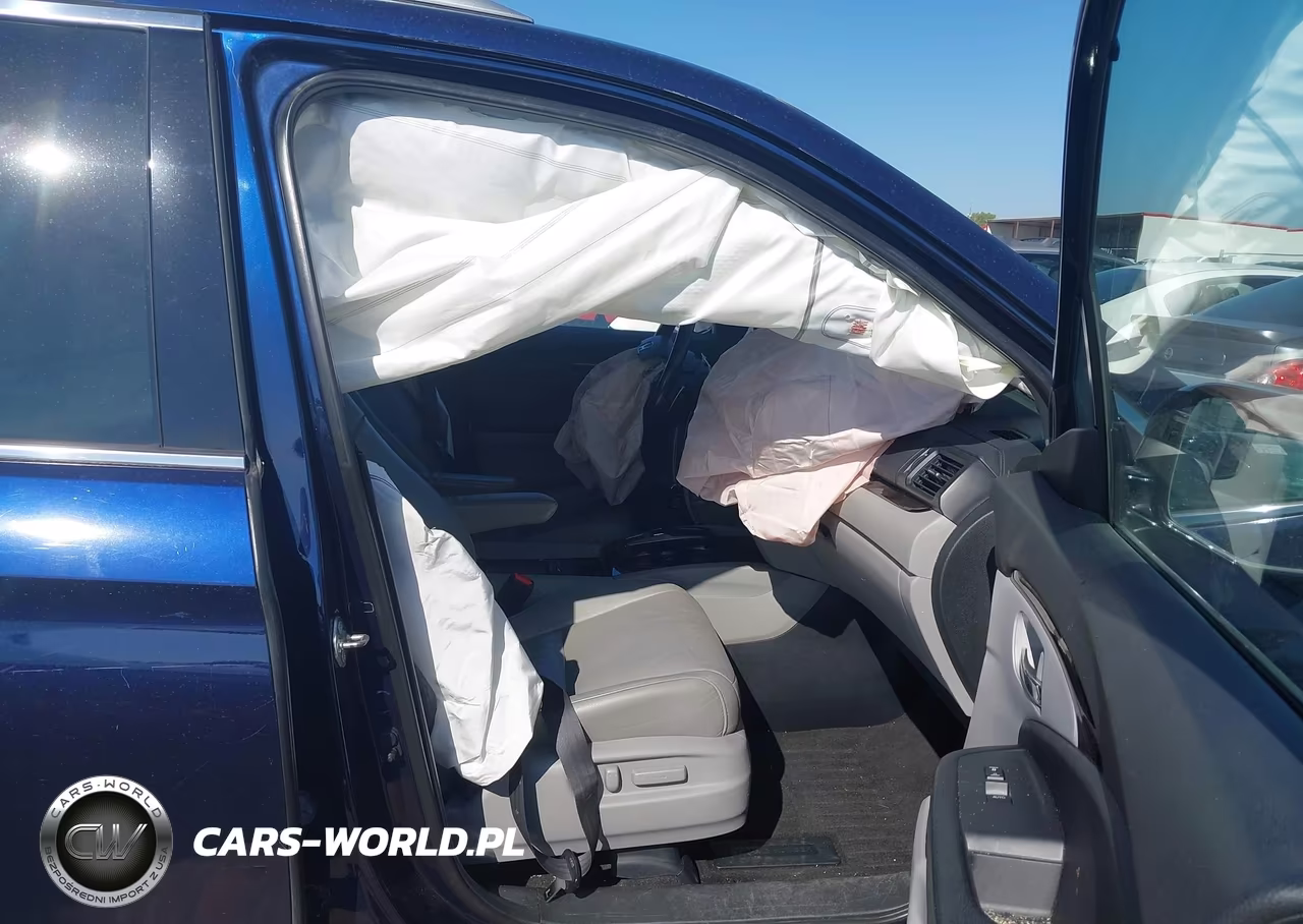 2017 Honda Pilot Touring VIN:5FNYF6H97HB003434 - 5