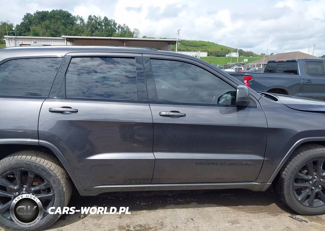 2018 Jeep Grand Cherokee Altitude 4X4 VIN:1C4RJFAG0JC469057 - 12
