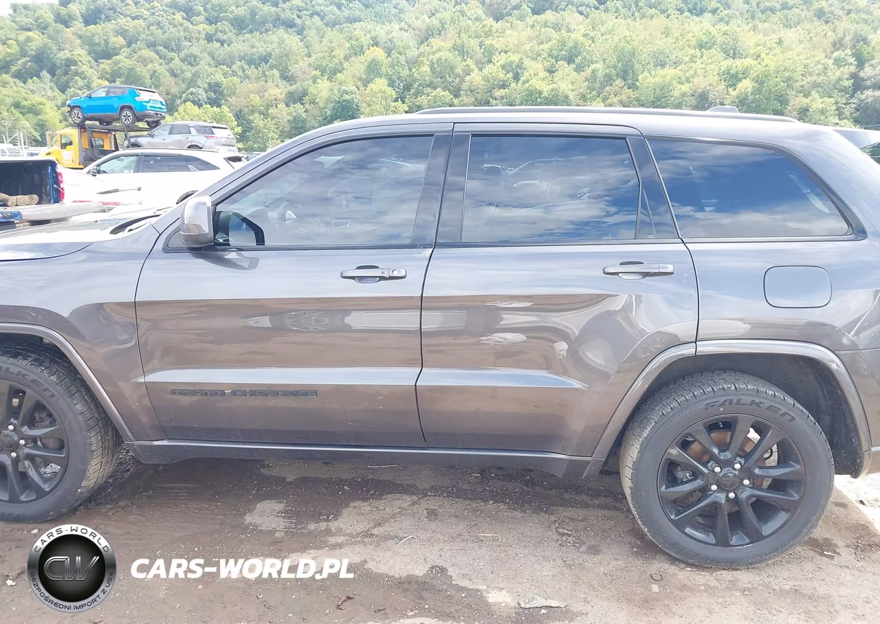 2018 Jeep Grand Cherokee Altitude 4X4 VIN:1C4RJFAG0JC469057 - 13
