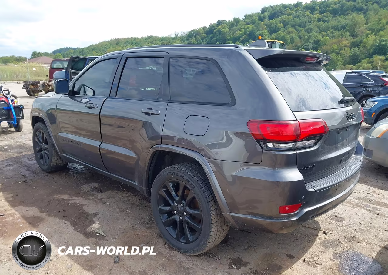 2018 Jeep Grand Cherokee Altitude 4X4 VIN:1C4RJFAG0JC469057 - 3