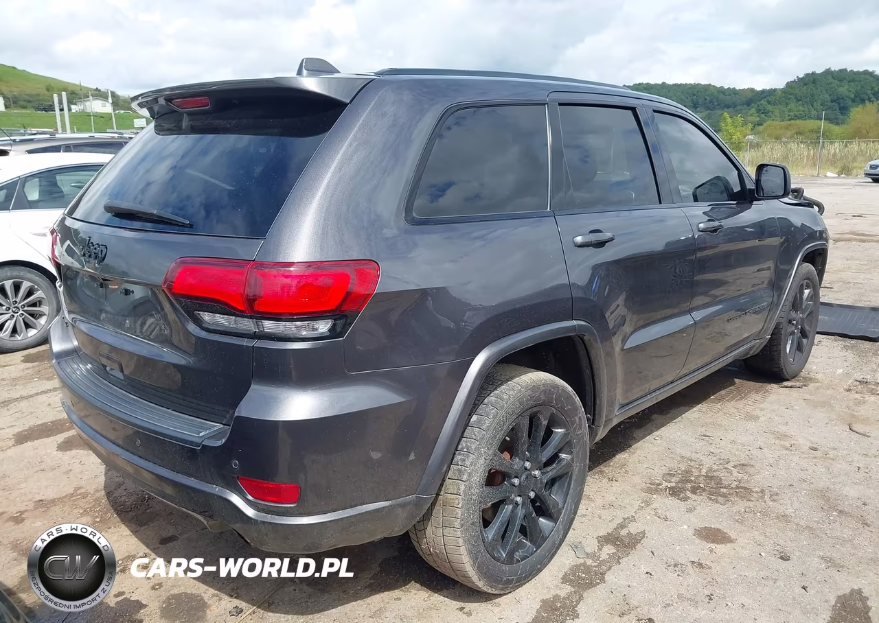 2018 Jeep Grand Cherokee Altitude 4X4 VIN:1C4RJFAG0JC469057 - 4