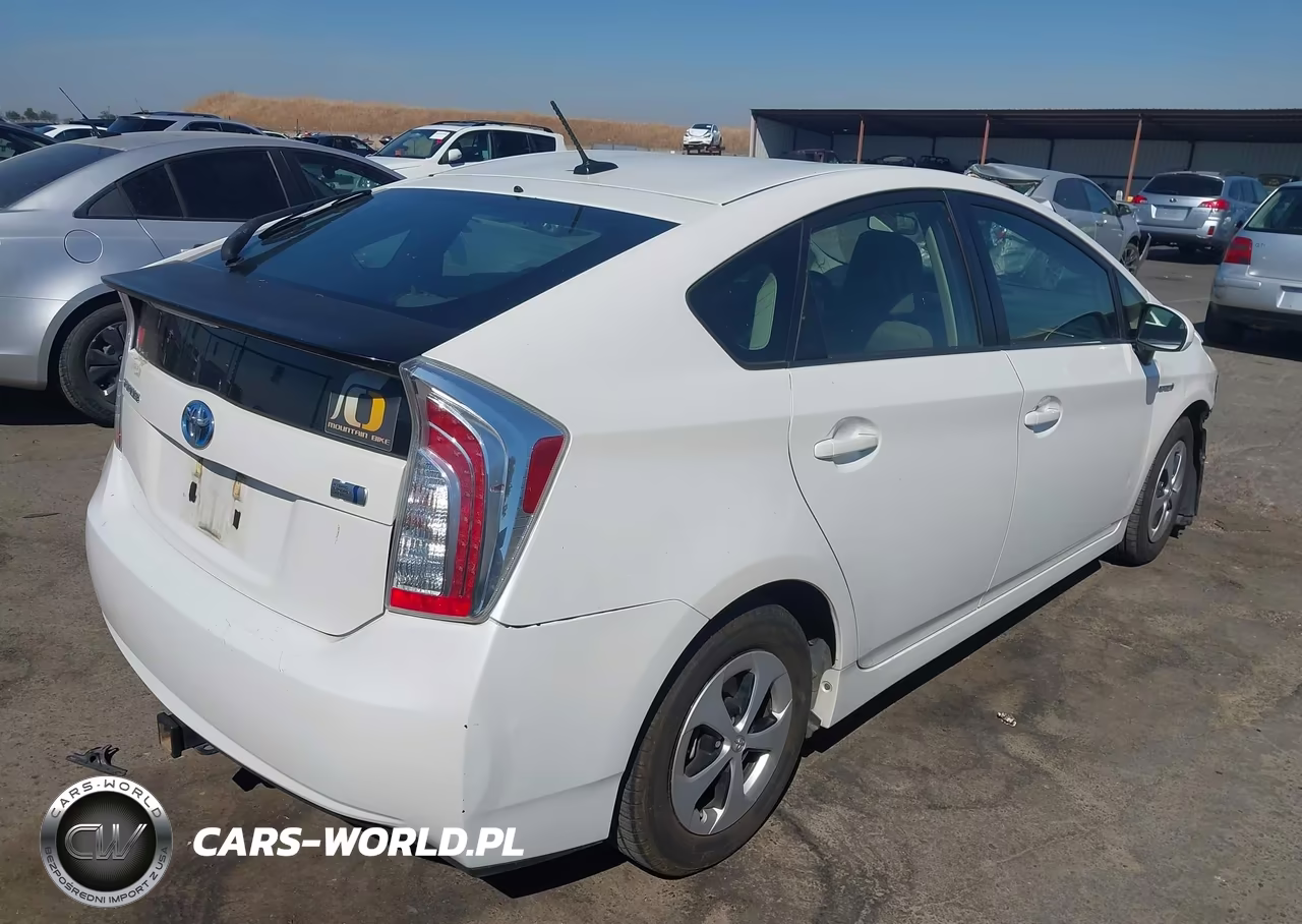 2013 Toyota Prius Three VIN:JTDKN3DU2D5631706 - 4