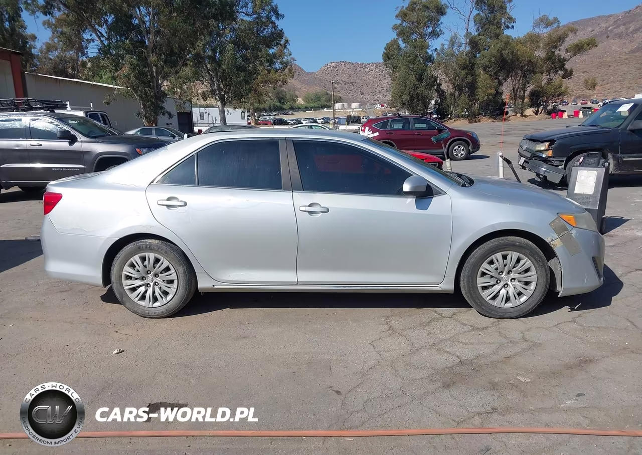 2014 Toyota Camry Le VIN:4T1BF1FK4EU410088 - 13