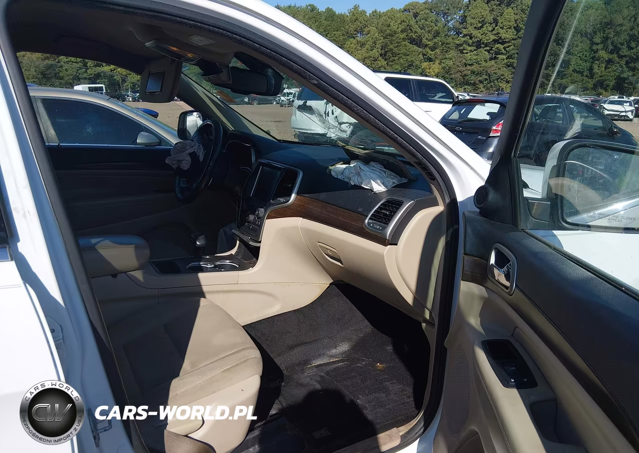 2015 Jeep Grand Cherokee Laredo VIN:1C4RJEAG2FC727807 - 5