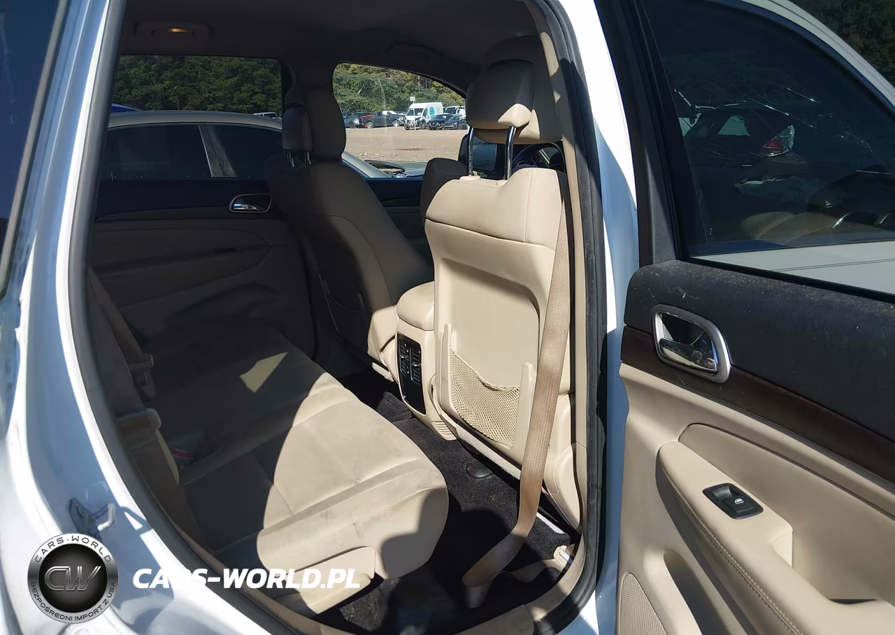 2015 Jeep Grand Cherokee Laredo VIN:1C4RJEAG2FC727807 - 8