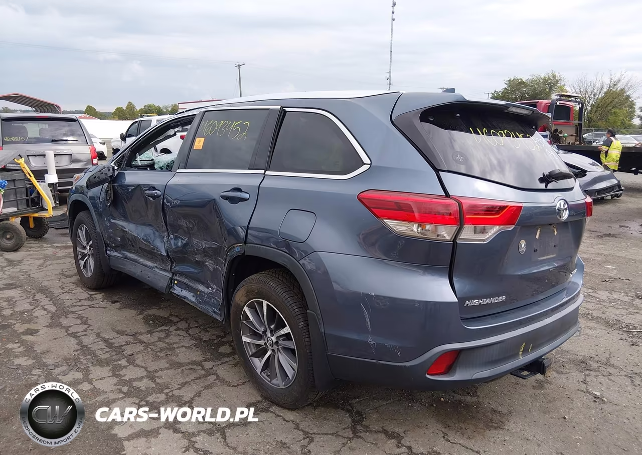 2019 Toyota Highlander Xle VIN:5TDJZRFH2KS977670 - 3