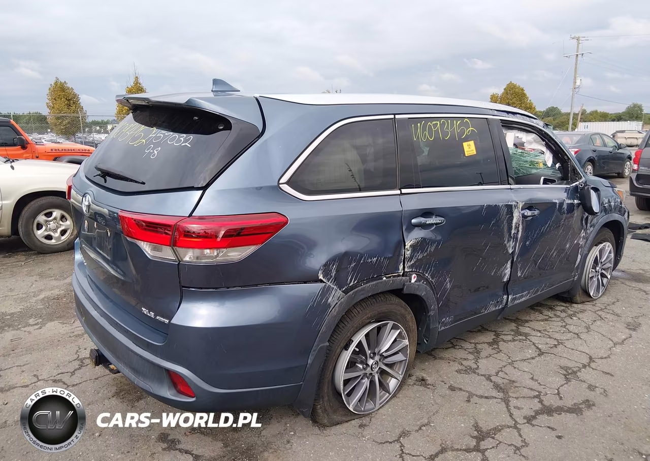 2019 Toyota Highlander Xle VIN:5TDJZRFH2KS977670 - 4
