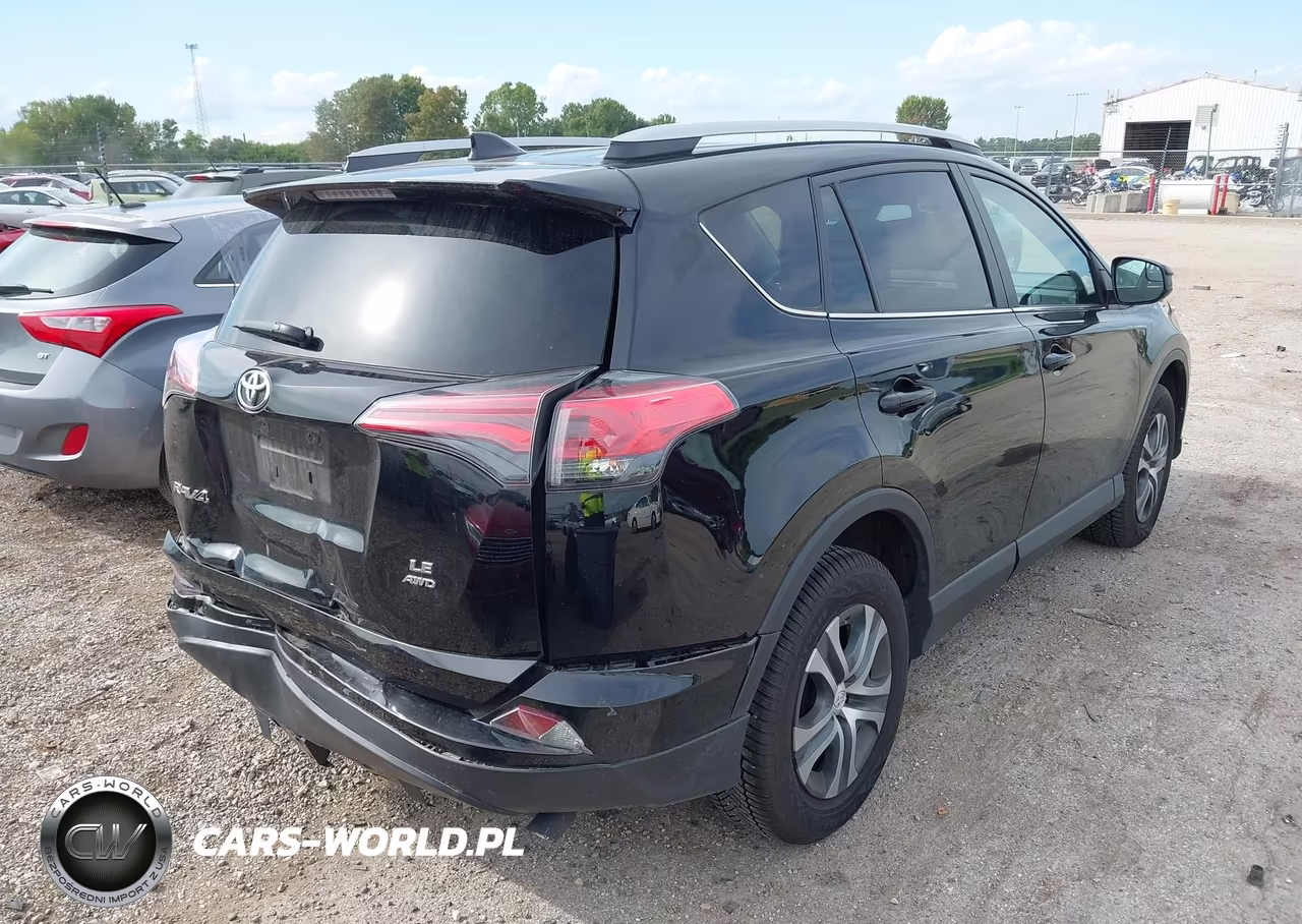 2018 Toyota Rav4 Le VIN:2T3BFREV3JW853148 - 4