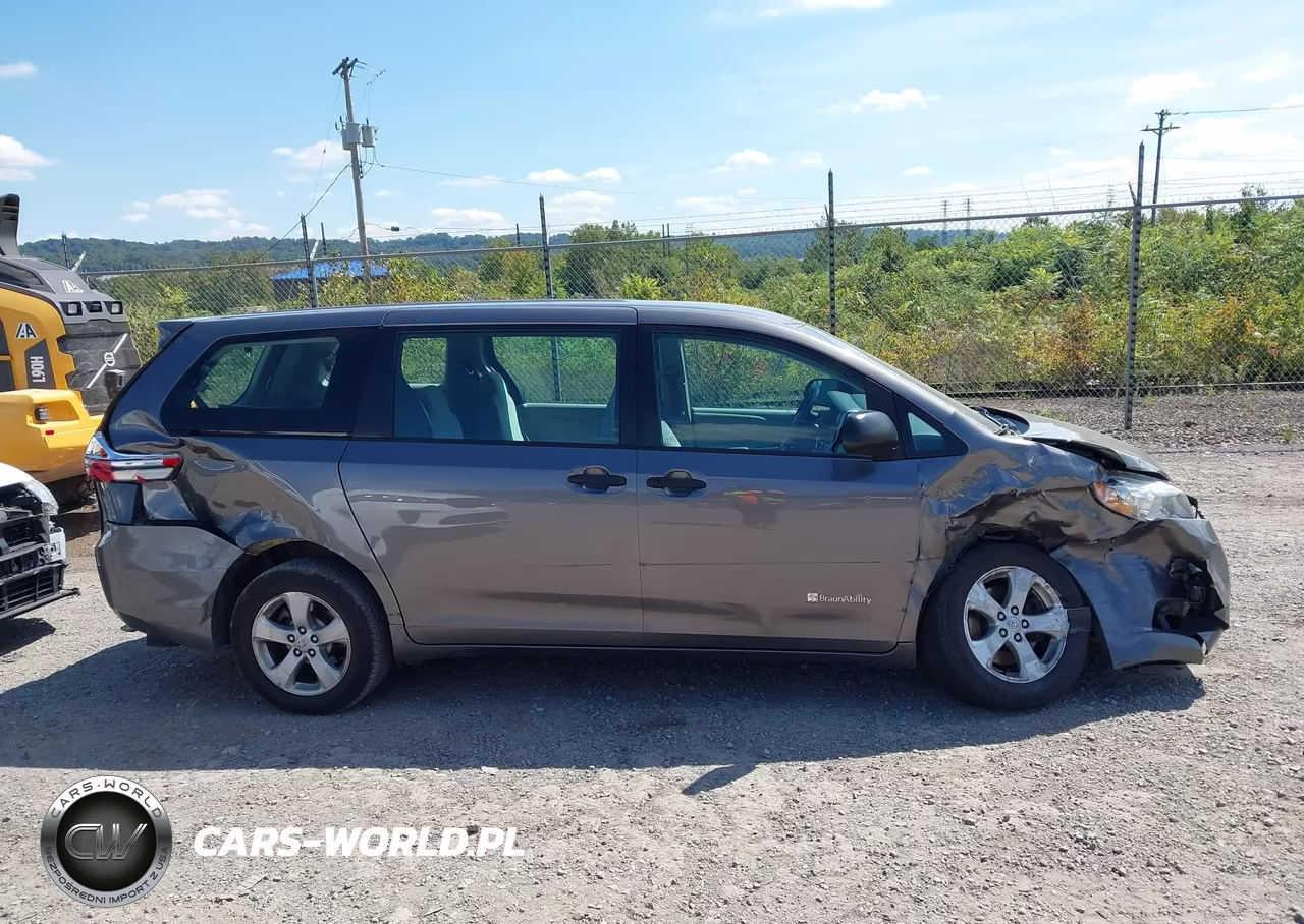 2017 Toyota Sienna L 7 Passenger VIN:5TDZZ3DC2HS889850 - 14