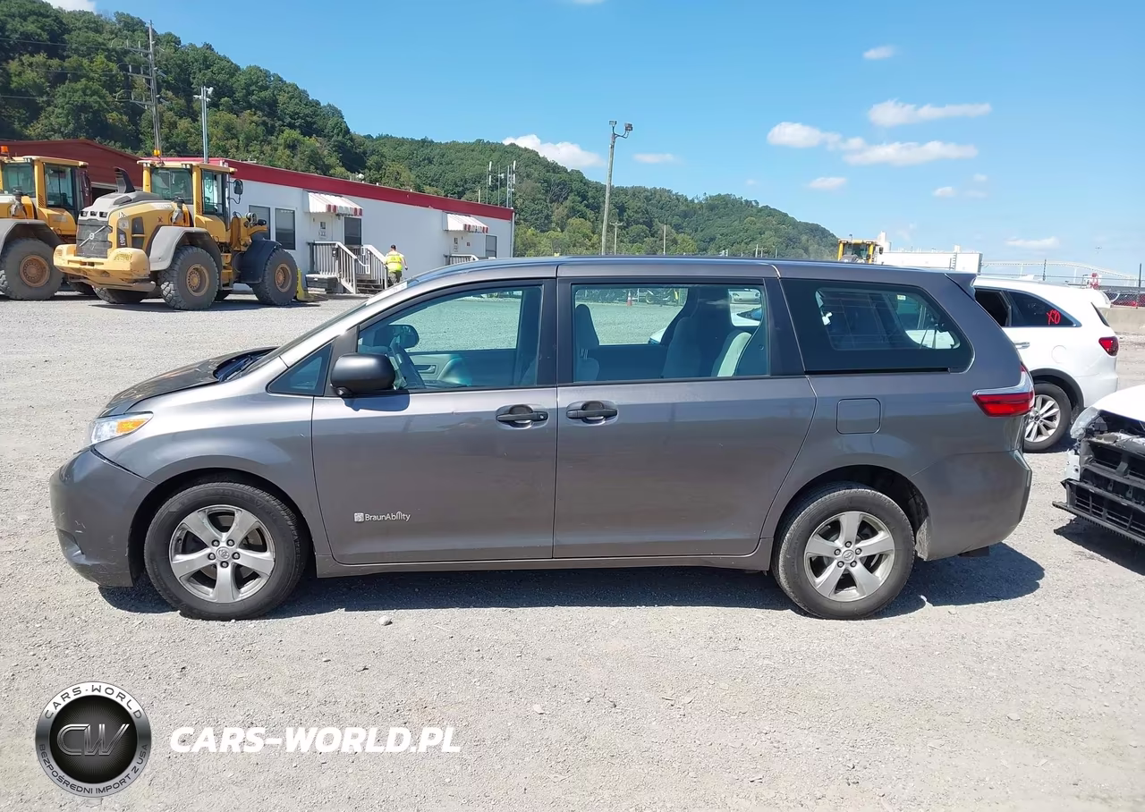 2017 Toyota Sienna L 7 Passenger VIN:5TDZZ3DC2HS889850 - 15