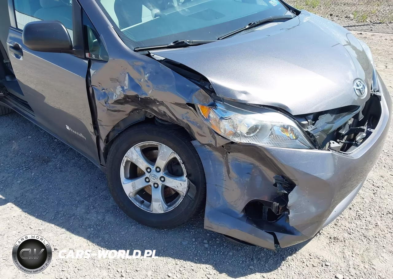 2017 Toyota Sienna L 7 Passenger VIN:5TDZZ3DC2HS889850 - 6
