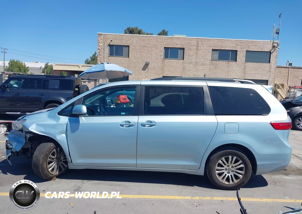 2017 Toyota Sienna Xle 8 Passenger VIN:5TDYZ3DC2HS791672 - 15
